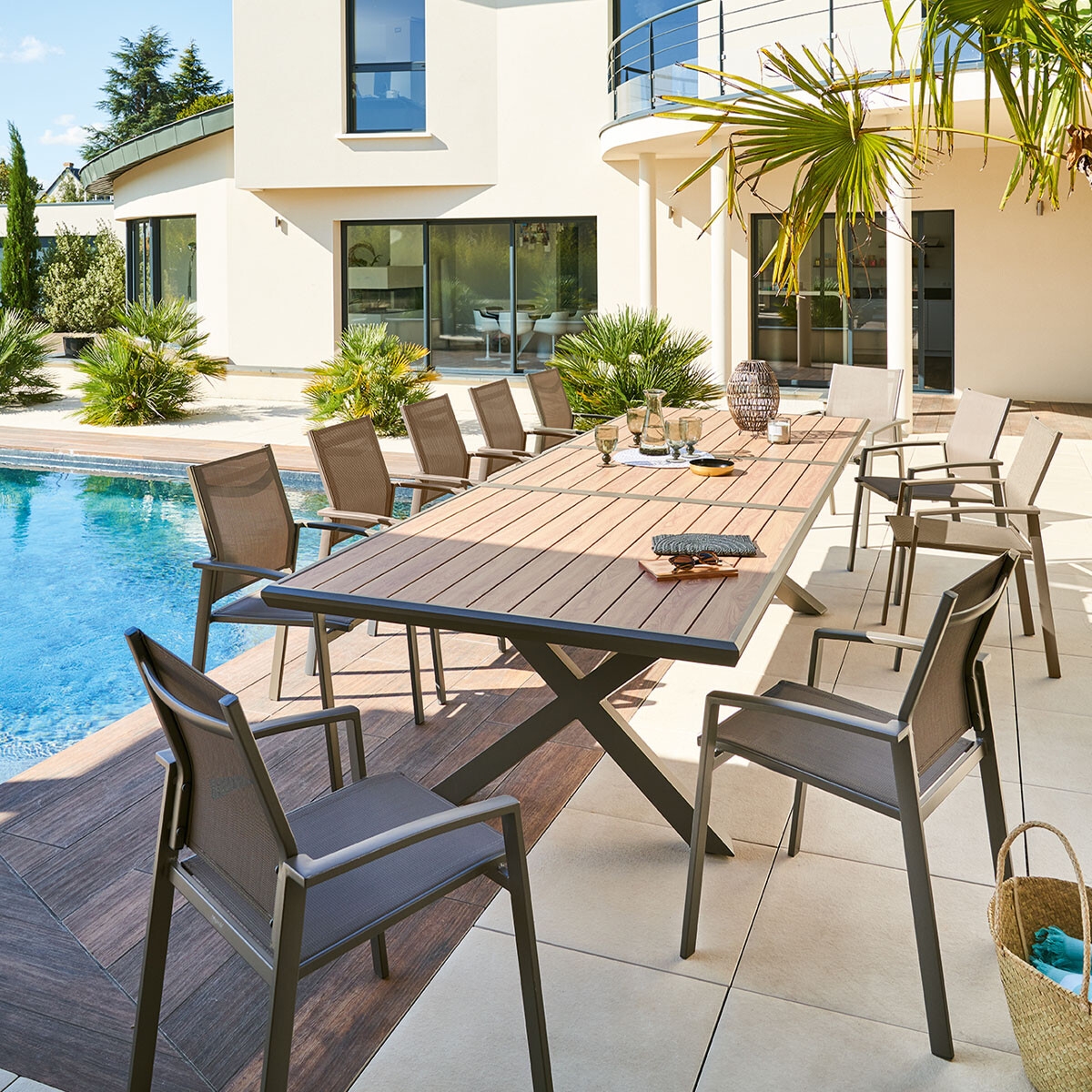 Table de jardin pliante carrée Azua Gris smoke  La Foir'fouille Tignac,  Guérande, Pontchâteau