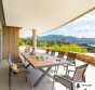 OFFRE SPÉCIALE : Table extensible Axiome Honey / Praline 10 pers + 6 fauteuils Essentia Wenge / praline